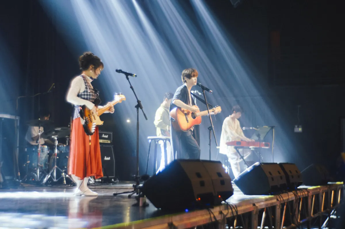 向井康二、圧巻のライブシーンに手応え「Snow Manを忘れながら撮ってます」森崎ウィンも驚き「こんな表情する？」