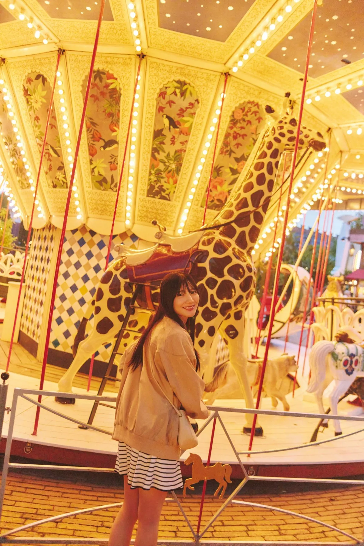 日向坂46河田陽菜、夜の遊園地で大はしゃぎ　2nd写真集より先行カット第6弾解禁
