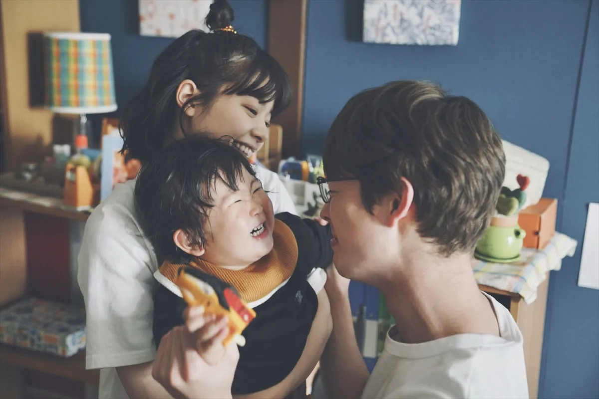 岸井ゆきの×宮沢氷魚『佐藤さんと佐藤さん』日常と葛藤を切り取る場面写真公開