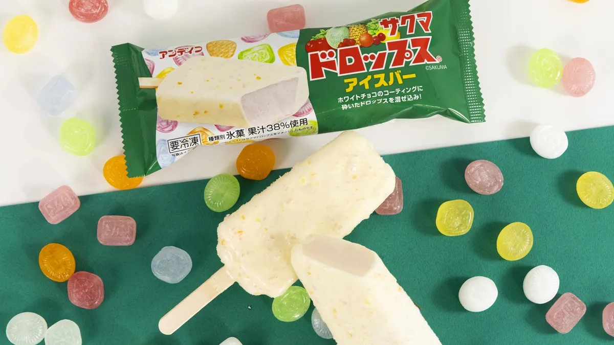 ファミリーマートが『サクマドロップス』とコラボ　砕いた7種のキャンディ＆ホワイトチョコでアイスをコーティング