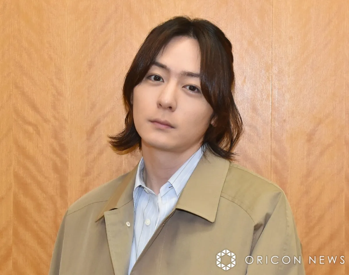 犬飼貴丈、“弟”とベッドで添い寝「寝顔が可愛すぎる」「えっ、兄弟で1つのベッドで寝てるの!?」　ドラマ『絶対BLファイナル』場面カット