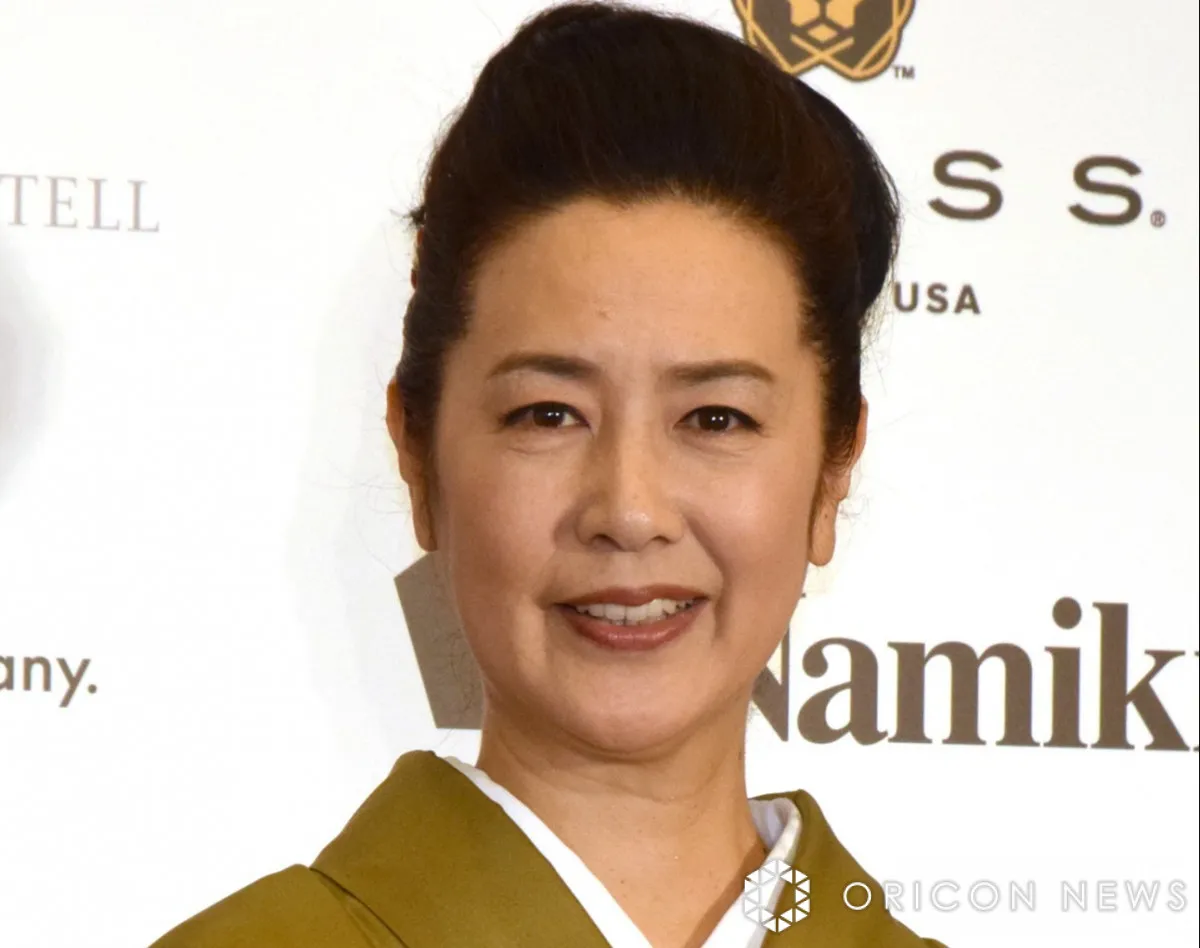 名取裕子、偶然隣の席だった“イケメン”との2ショットに反響「特命係長じゃん」「青学大コンビいいね～」