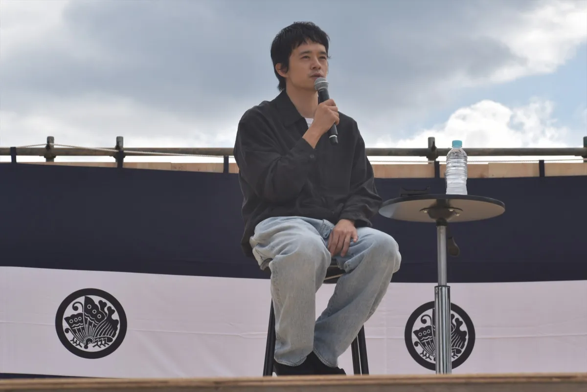 『豊臣兄弟！』秀吉役の池松壮亮、鳥取お城まつりに登場　「衣装がコロコロ変わる」撮影裏話も披露