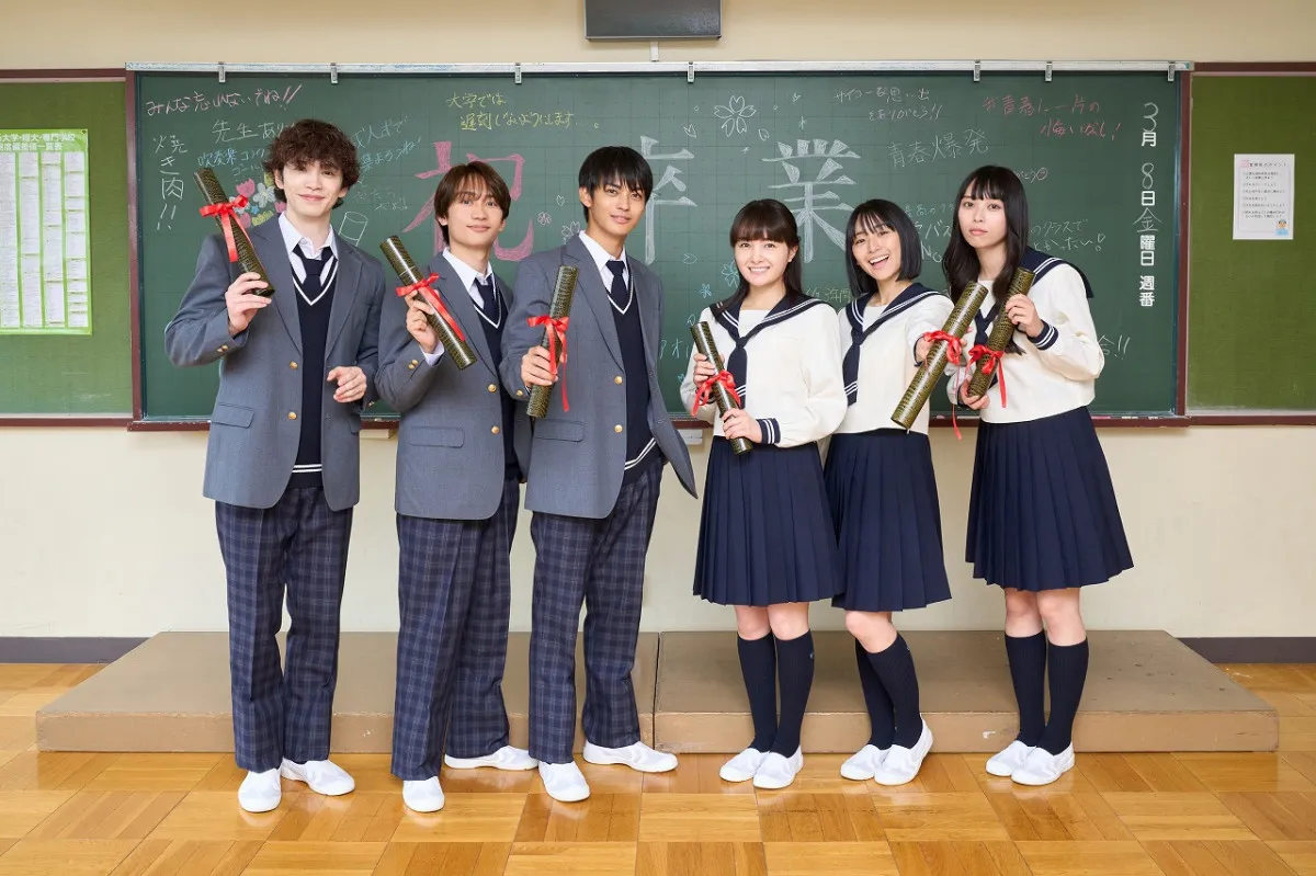 葵わかな＆神尾楓珠、藤原丈一郎ら制服姿で“卒業式”　切ないカップル2ショットも公開…『すべ恋』開幕まで2週間