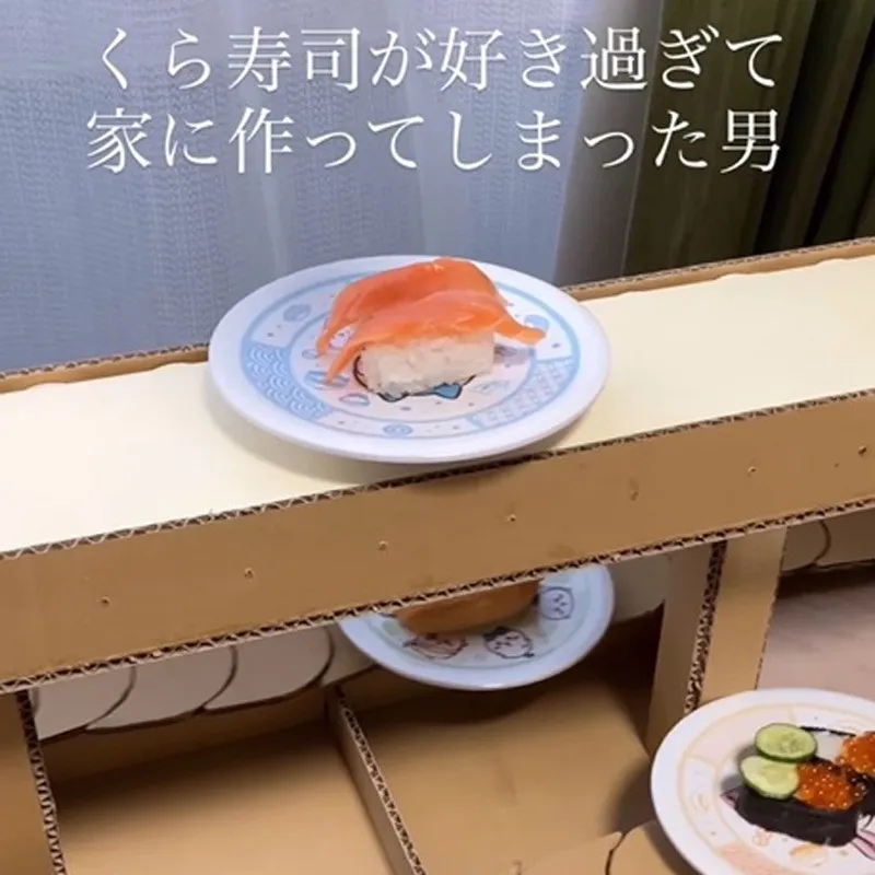 段ボールで再現した「くら寿司」、完成度に驚きの声「『ビッくらポン！』まで！」「売ってたら買いたい」