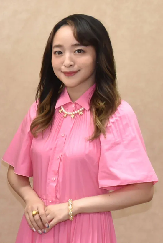潘めぐみ、幼少期の写真に大反響　今との比較に「選ばれし子供側の1人」「夢が現実になった！感がすごい」