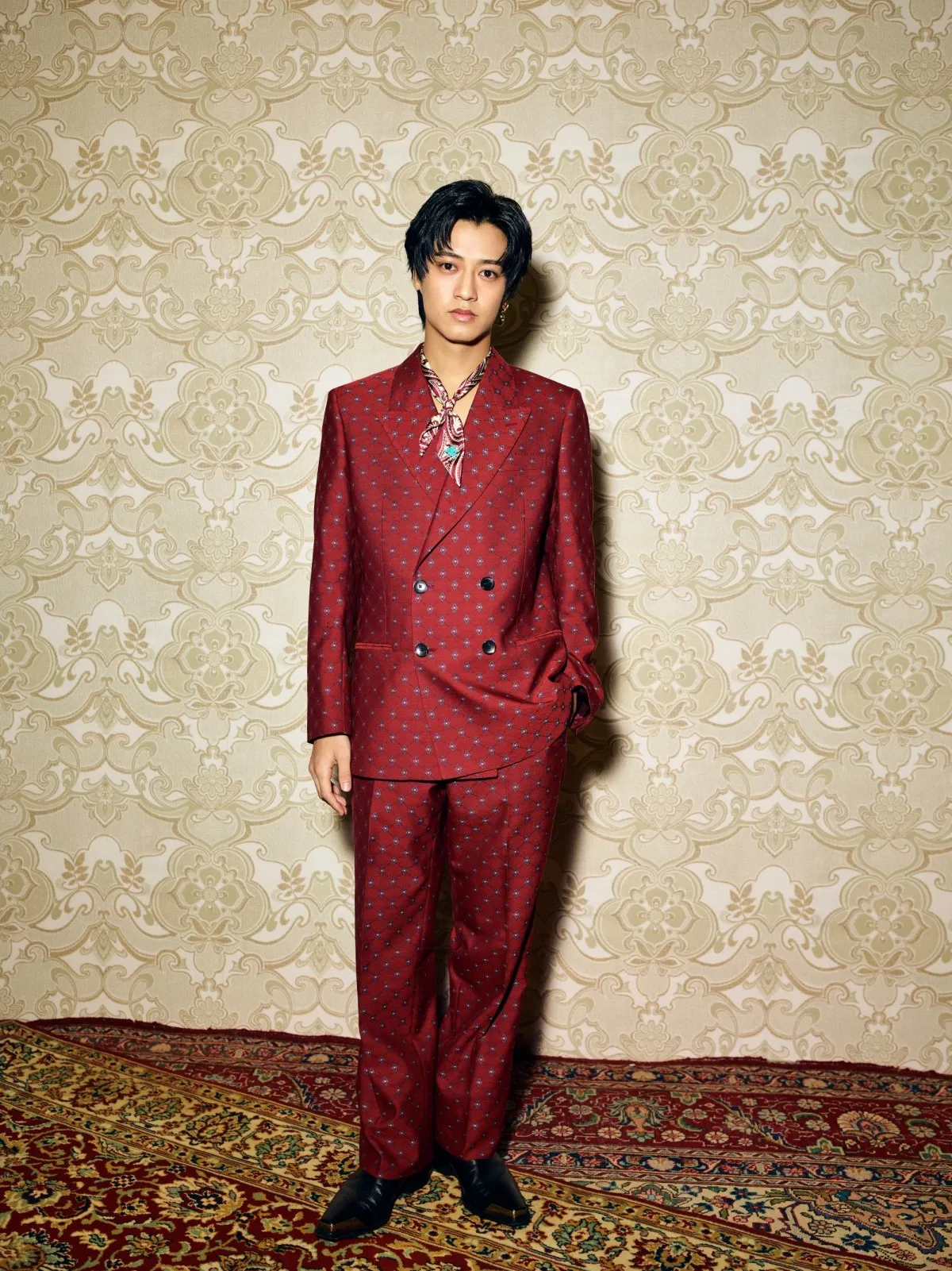King ＆ Prince高橋海人、ミラノ『エトロ』ファッションショーに参加　バーガンディ着こなし存在感放つ