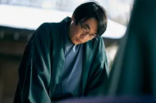 フルポン村上、“棋士”演じる表情にSNS上で驚きの声「羽生さんに似てる」「本物の棋士かと」『MISS KING』第1話【ネタバレあり】