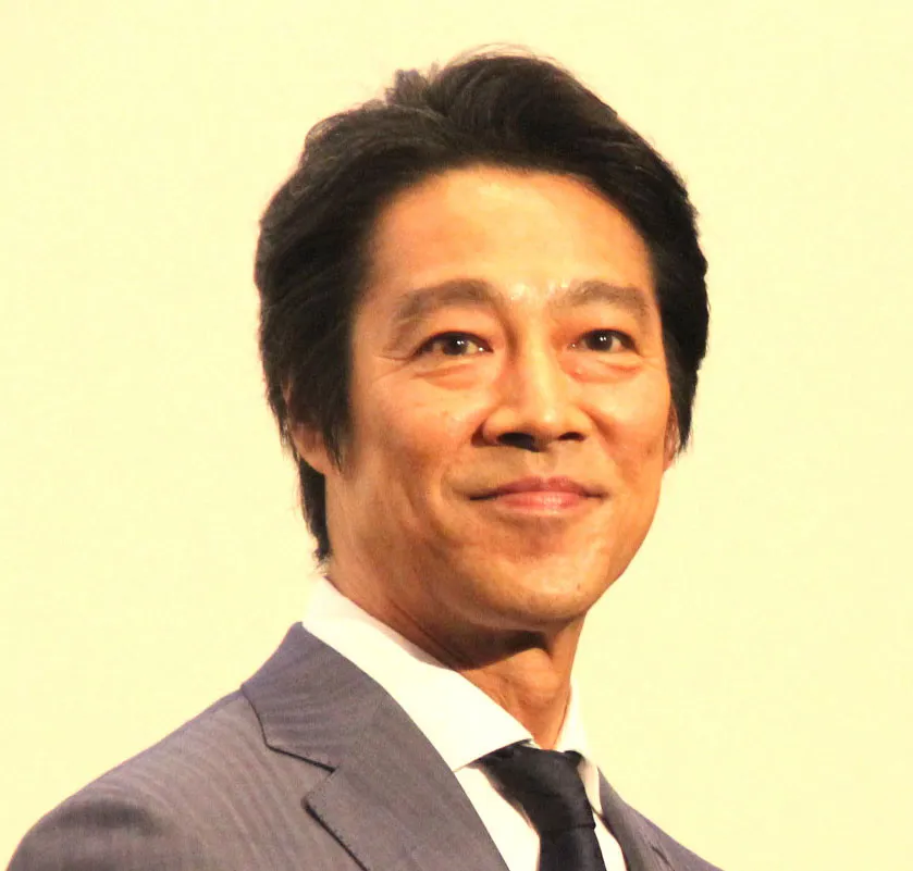 堤真一、“妻”との2ショットに反響「大物カップル」「本当に美人」「夫婦揃って素敵です」　『ばけばけ』で北川景子と共演