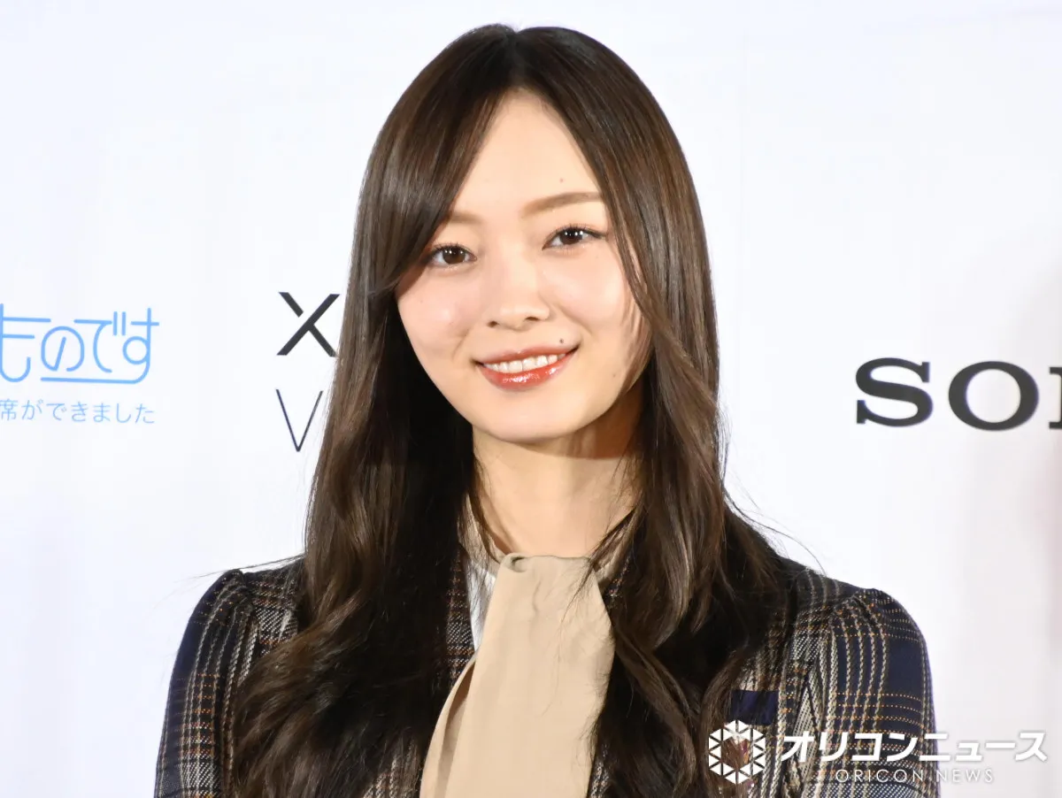 乃木坂46・梅澤美波、ほっそりウエスト際立つへそ出しショットとともに5年前を振り返る「良い思い出！宝物！」