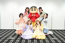 『クレヨンしんちゃん』5年ぶり新主題歌はFRUITS ZIPPER! しんちゃんと初対面で大興奮【コメントあり】