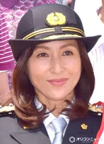 かとうれいこ、56歳で『FRIDAY』表紙に「記録更新だそうです」 “伝説のグラビアクイーン”の大胆ボディに反響