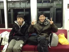 「母を失い孤独になった僕を…」小5で出会った少年たち、14年後の姿に「支えてくれた存在は尊い」「素敵なカップル!」