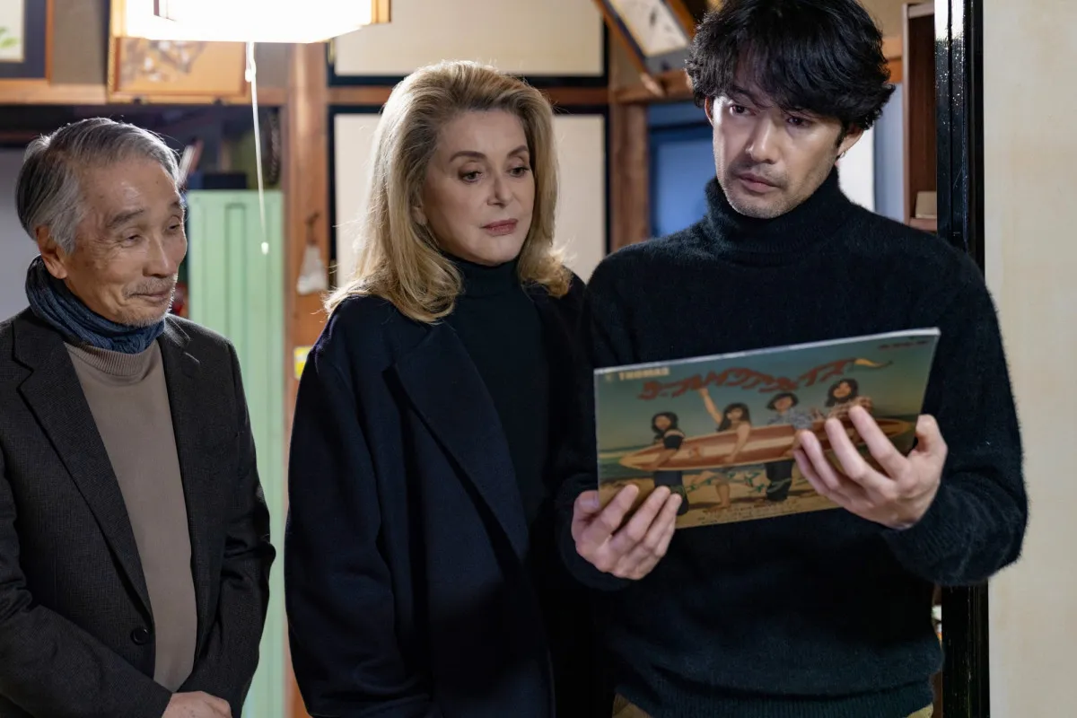 カトリーヌ・ドヌーヴの歌声が竹野内豊＆堺正章“親子”を包み込む『SPIRIT WORLD』冒頭映像解禁