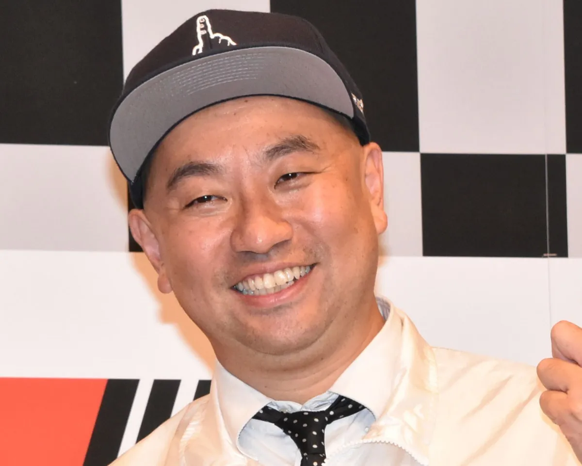 レイザーラモンRG、ホンダ“愛車”と映えショット　青空バックの2ショットに「素敵」「やっぱりいい このバイク」