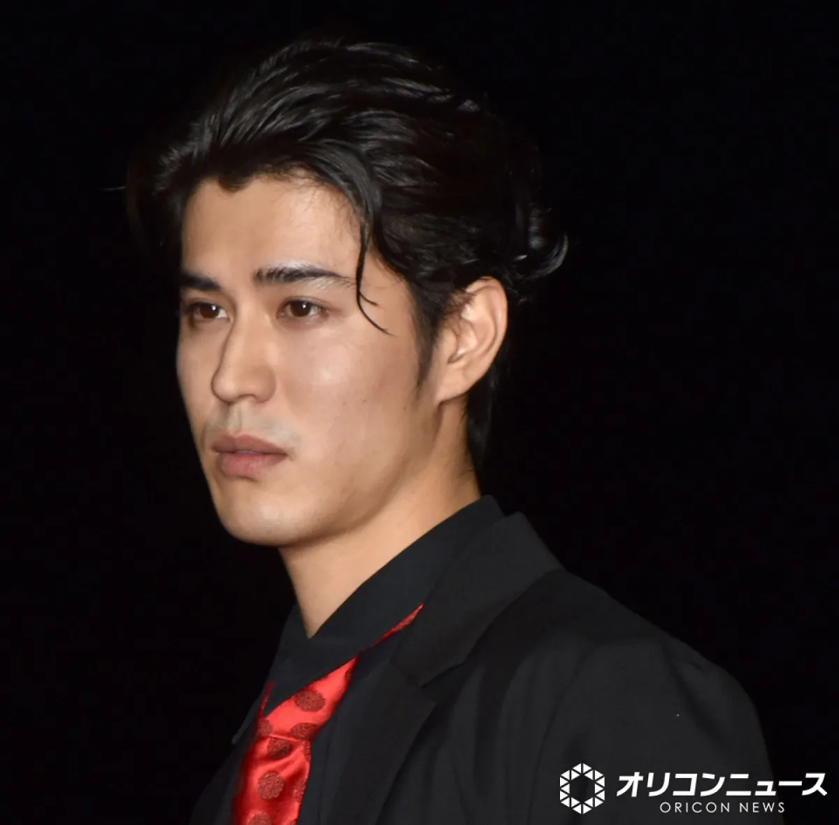 寛一郎、映画『爆弾』のジャパンプレミアで爆弾発言　長めのレッドカーペット＆濃厚ファンサで「僕の膀胱が爆発しそう」