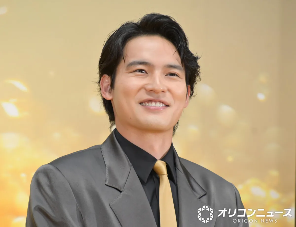 水上恒司、“妻”と2ショット「ご夫婦 仲良さそうですね！」「素敵なお写真」　映画『火喰鳥を、喰う』オフショに反響