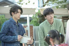 松島聡&白洲迅“シングルファーザー”たちが共同生活を開始 『パパと親父のウチご飯』第1話あらすじ