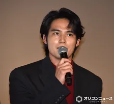 水上恒司、宮舘涼太の怪演をイジる　衣装のカラーリングが「ハロウィンにぴったり」