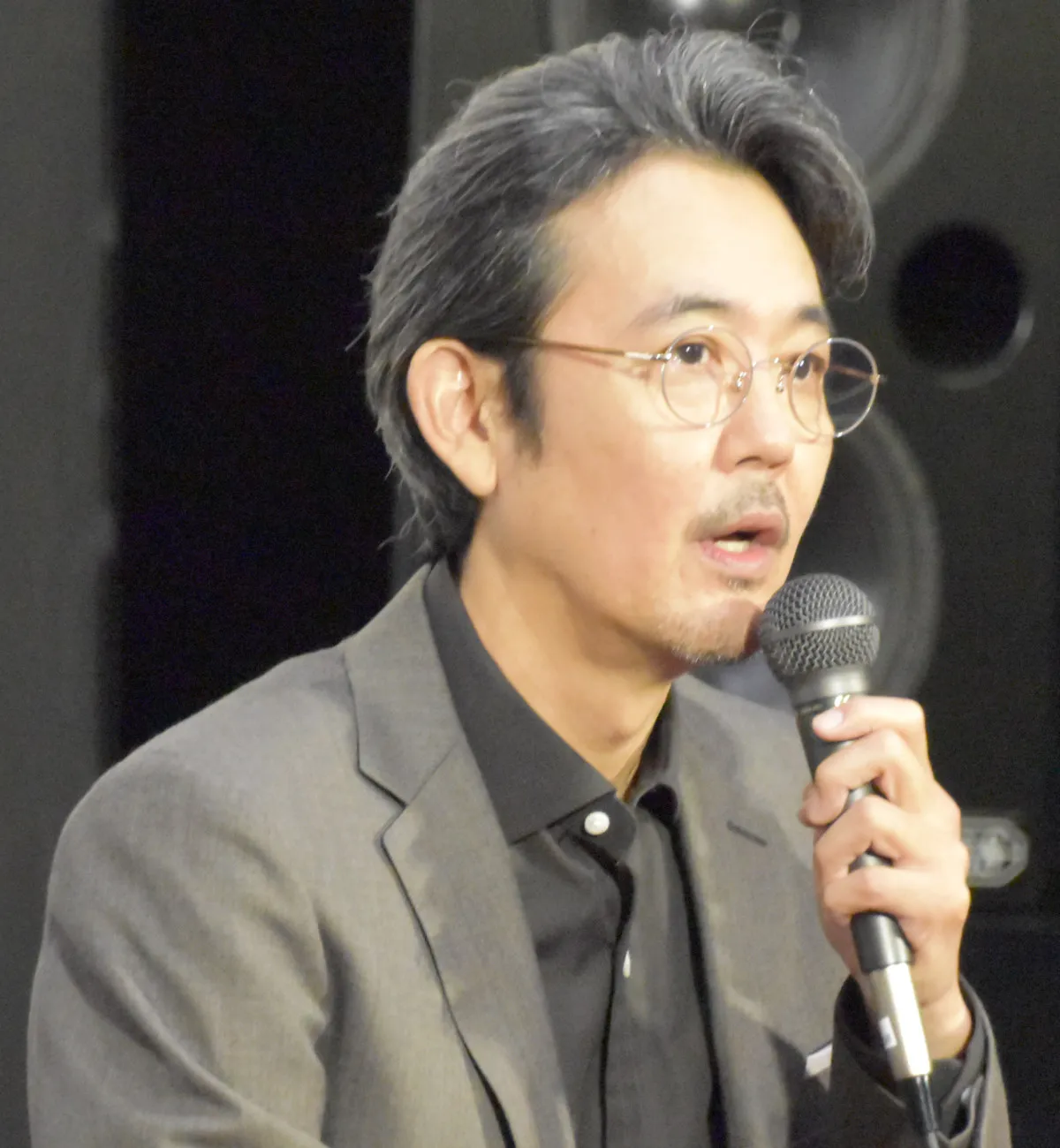 岡部たかし、“一人娘”と仲良しショット「父上そっくりな娘ちゃん」「パパと同じ表情してるｗ」　『ばけばけ』で福地美晴と共演