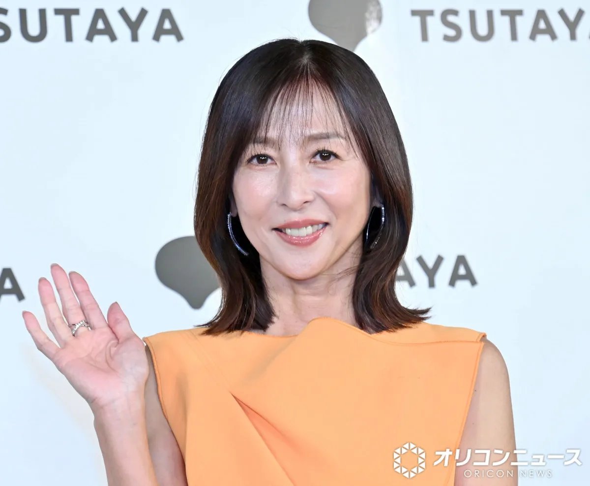 かとうれいこ、30年ぶり水着姿披露　56歳で写真集発売に「自分が一番びっくり」