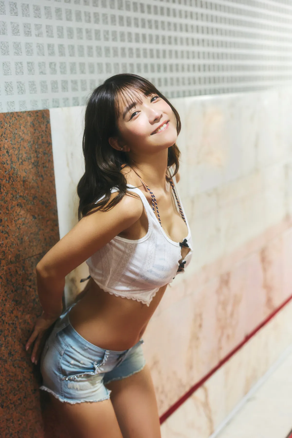 アイドルグループ#2i2・天羽希純、目隠し手錠の攻めた衣装でグラビア「フェチ系満載」