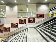 『相棒』25周年で横浜駅をジャック　歴代ビジュアル全25枚を期間限定で掲出