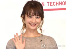 佐々木希、広々自宅キッチンで“おつまみ”料理紹介「可愛すぎる人の生活感好きすぎる」「人類の最高傑作」