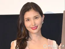 橋本マナミ、“娘”と屋台で仲良し2ショット「わぁ～カワイイ」「素敵」　ドラマ『ミッドナイト屋台2』オフショット