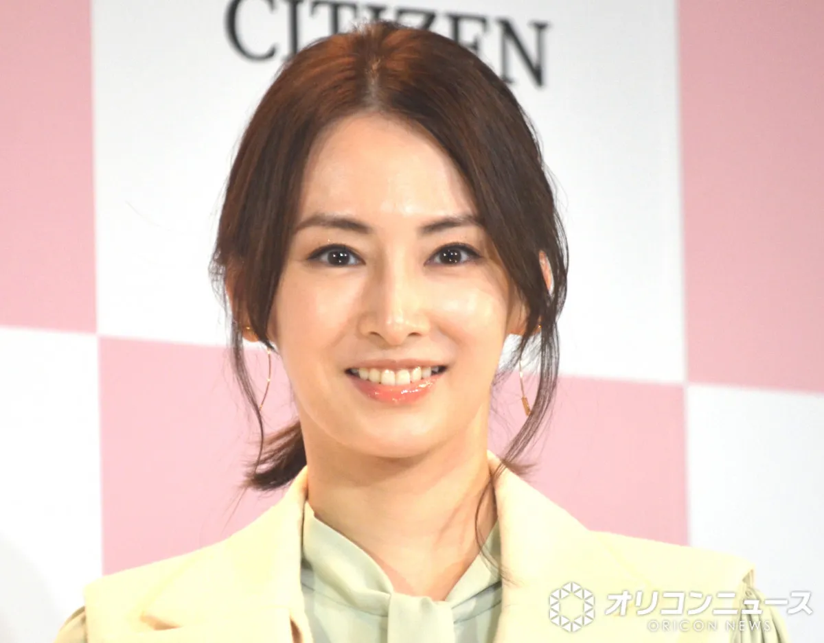 北川景子、“息子”板垣李光人との偶然すぎるペアルックにファン驚き「ここまでお揃いとは！」「仲の良さの伝わるほのぼのショットですね」　朝ドラ『ばけばけ』で親子役