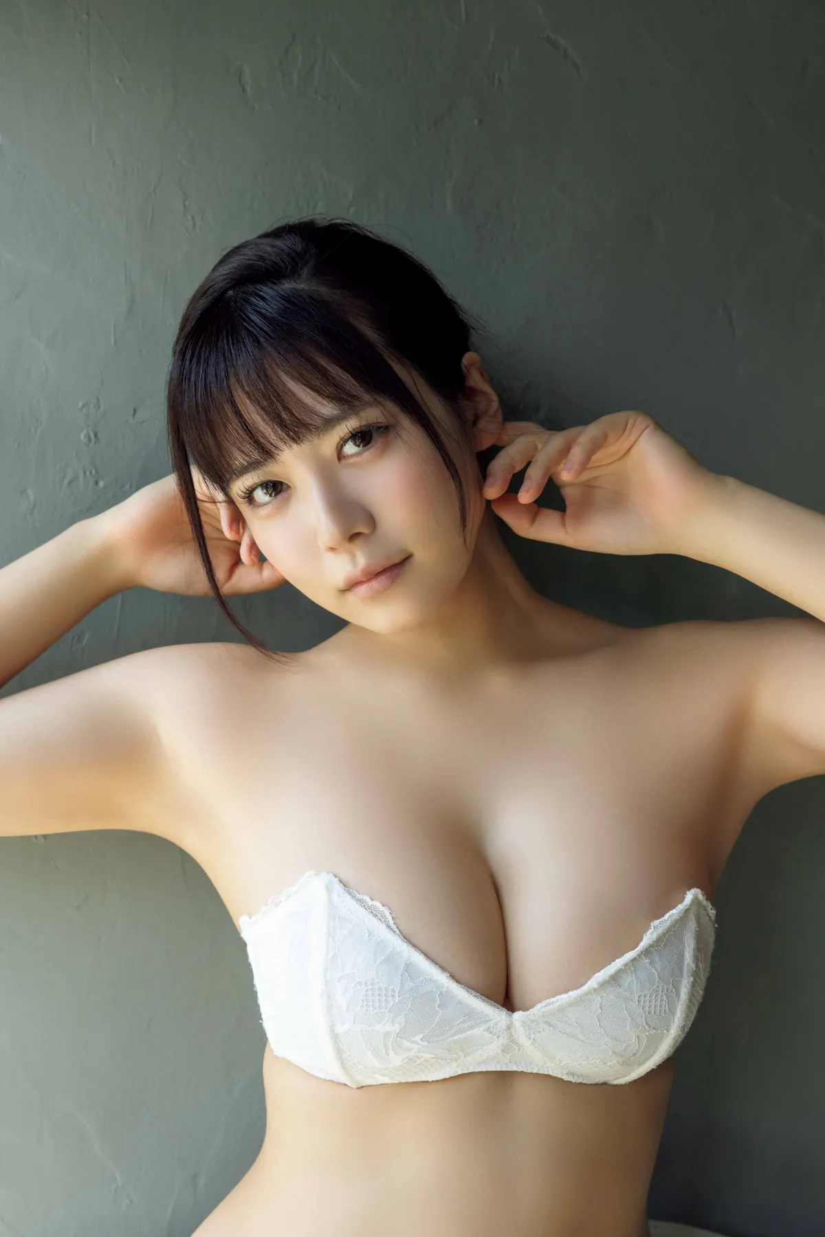 東雲うみ、フェチ心を刺激する美ボディ解禁　「ヤングアニマルWeb」で“眼福ショット”