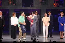 浜中文一、大阪松竹座さよなら公演でサプライズ祝福される　キャスト全員＆客席が「文ちゃーん♪」大合唱