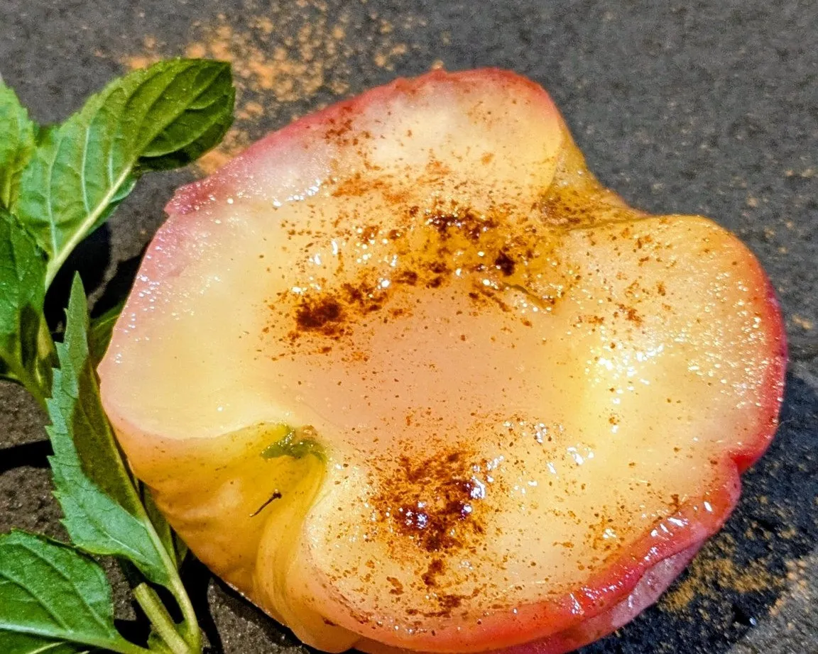 簡単「電子レンジで作る焼きリンゴ」がおいしそう　皮むかずカット＆味付け→4分で完成＆子どもたちもバクバク食べるレシピ