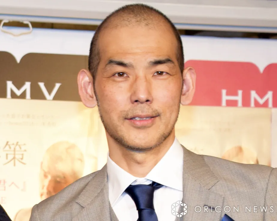 “紅白歌手”木山裕策に孫が誕生　孫娘抱っこの2ショット添え報告「おじいちゃんですね、僕も」