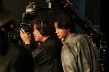 山崎賢人＆土屋太鳳、濁流に全身で挑む――Netflix『今際の国のアリス』シーズン3、メイキング映像＆オフショット公開