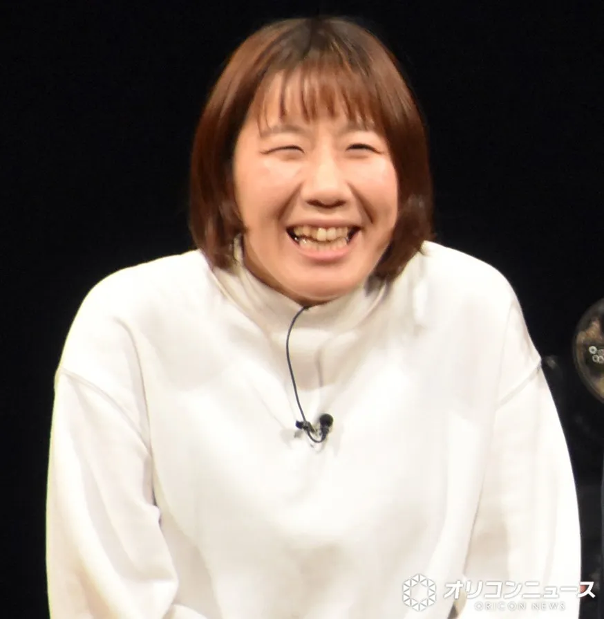 Aマッソ・むらきゃみ、自民・高市早苗新総裁に激似も…　会見コントで「ベジタブルバランスとってください」