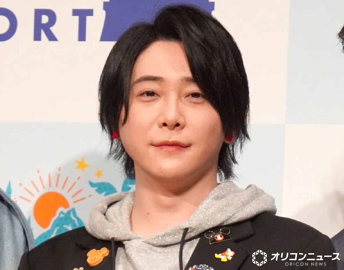 Mrs. GREEN APPLE大森元貴の新ショット、NHKコント番組『LIFE！』が公開「ジワる…」「ここでもう面白いのなんでだろう」「楽しみだなぁ！！！」