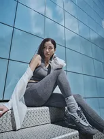 黒木メイサ、凛とした姿で美スタイル披露「強い意志を持って」　「CRONOS」公式アンバサダーに就任