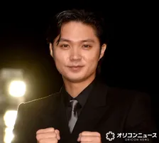 磯村勇斗、競馬ファンの“バズーカカメラ”に驚き「パパラッチかと思いました」　『ジャパンダートクラシック』本命はクレーキング