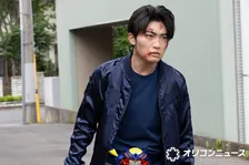 Vシネクスト『仮面ライダーガヴ』場面写真が解禁　絆斗、相変わらずボロボロ　ラキアは人間界に戻る　幸果とリゼルが話す