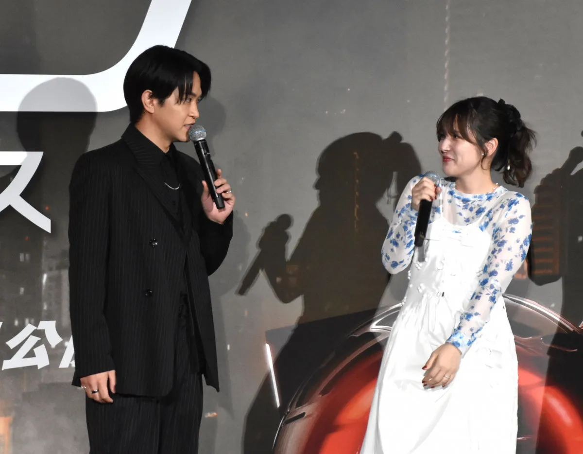 内田真礼＆石川界人、結婚発表後初公の場に夫婦そろって登場　指輪がきらり　夫ののろけトークに妻が赤面「恥ずかしい！」