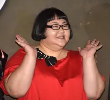 メイプル超合金・安藤なつ、真っ赤な衣装で登場「相方のコスプレです」　堀田茜もレッドで統一