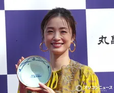 上戸彩、ママ友と丸亀製麺通い「お子様ランチが最高」　愛娘との家庭での様子もチラリ