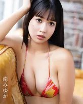 “国宝級ボディ”南みゆか、10代最後の水着グラビア　『BOMB』大ボリューム71P