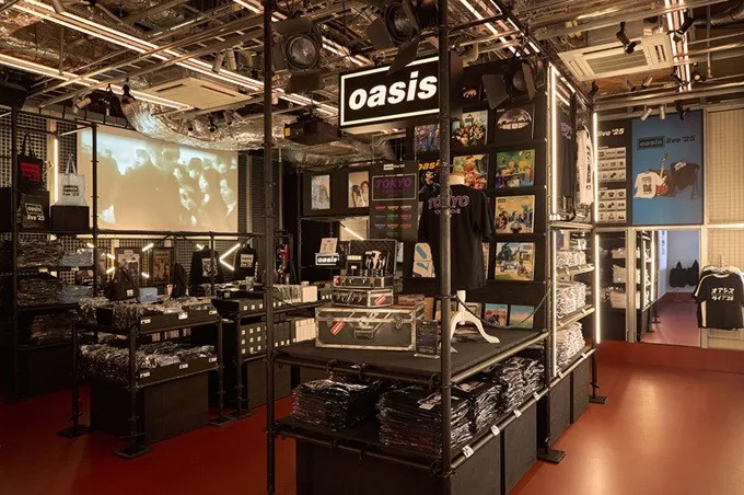 あすから渋谷がオアシス色に！日本初の公式ポップアップがいよいよオープン　限定グッズや名曲MV＆名ジャケ再現スポットなど