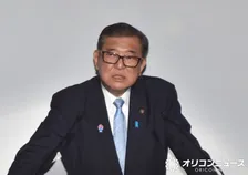 石破茂首相、万博閉幕日に“レアキャラ”遭遇＆抱っこ　「思い出作りになりますね」の声【万博閉幕】