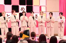 Travis Japan、サッカーの“ユニコーデ”で真剣勝負　“BLACKPINK ジェニー風”など絶賛コーデが続々