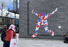 【万博閉幕】開幕初期に話題を集めた”エキスポーズ、最終日の様子…来場者迎える