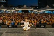 TEE、デビュー15周年を記念したフリーライブを開催「みんながいての自分だと実感」　ゲストに瑛人や松崎しげるが駆けつける