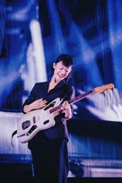 羊文学、初の日本武道館公演で見せた“世界基準の音像美”　アジアツアーを経て磨かれた表現力で魅せた一夜【ライブレポート】